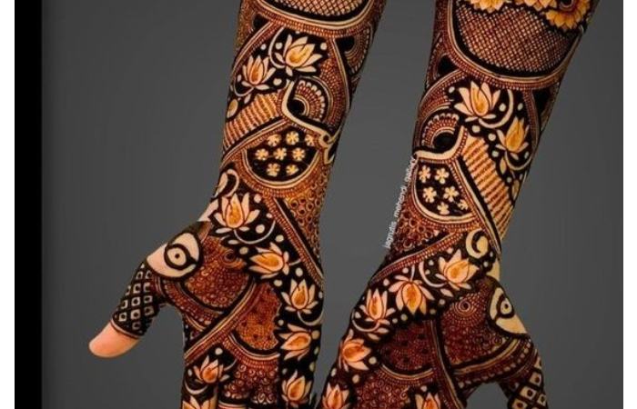 Floral Motifs with Bold Outlines